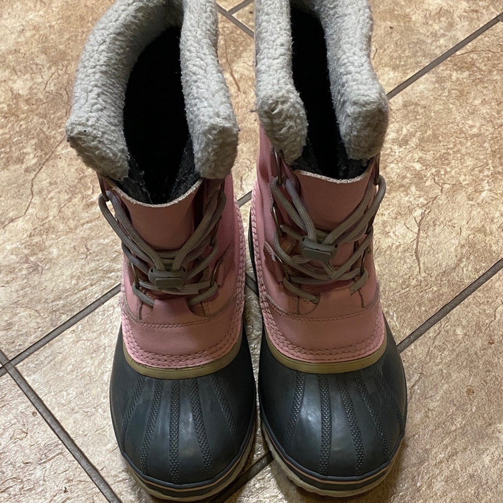 Sorel Pink and Green Waterproof Size 6 Boots Outdoor Resortwear Vacation Winter